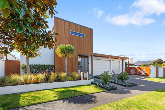 LOCATION - CONVENIENCE - WITH 3 CAR GARAGE