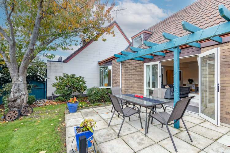 2/19 Waitikiri Drive Parklands_18