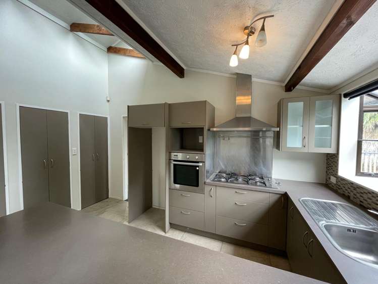 18 Oreti Place Clover Park_4