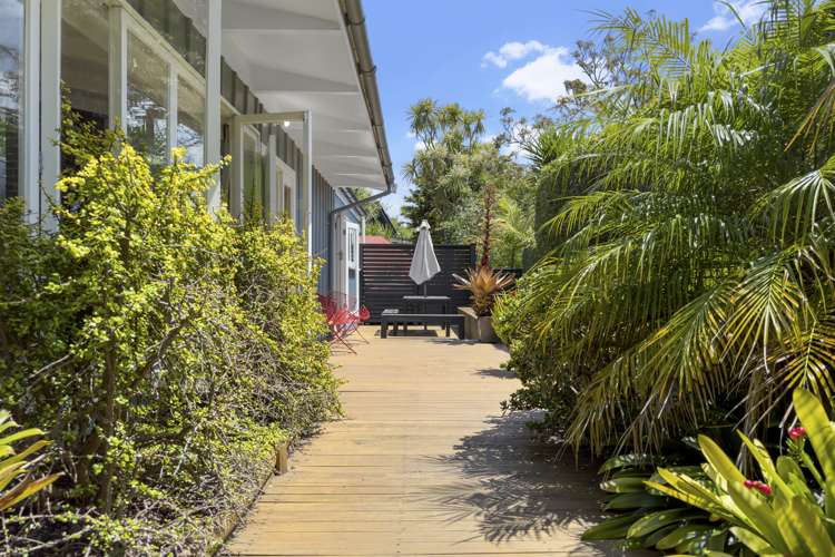 34 Queen Mary Avenue New Lynn_13