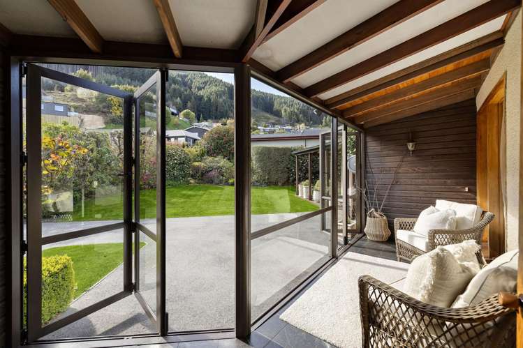 9 Greenstone Place Fernhill/Sunshine Bay_6