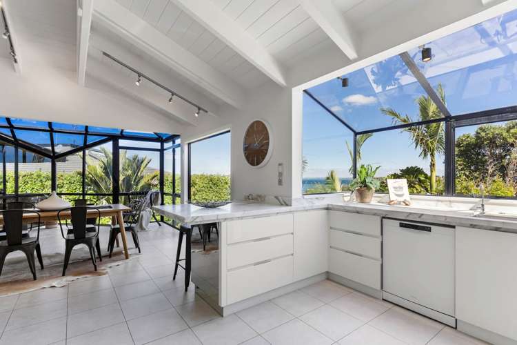 2/7 Orchard Road Browns Bay_24