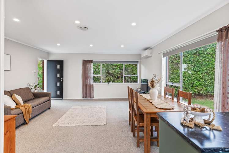 2/4 Illana Place Ranui_6