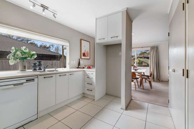 2/45 Unsworth Drive Unsworth Heights_3