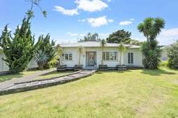 Developer loses $190,000 on South Auckland house but sale price still a suburb record