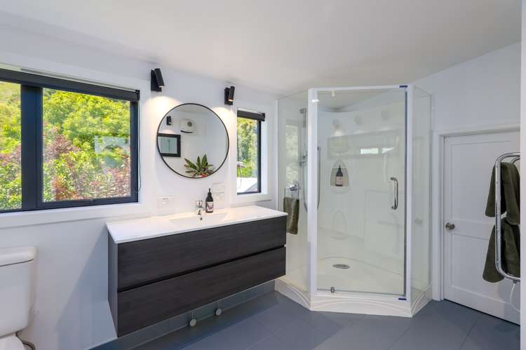 11 Airlie Street Glenduan_9