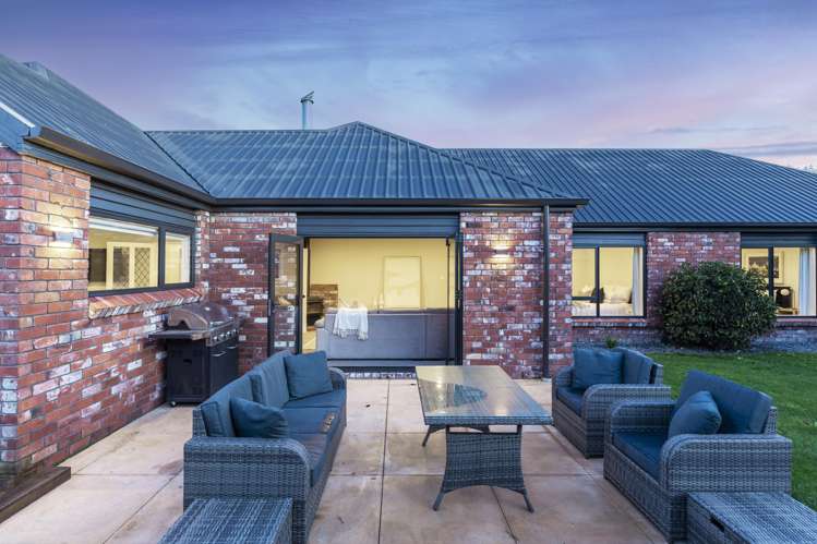 54 Regency Crescent Redwood_27