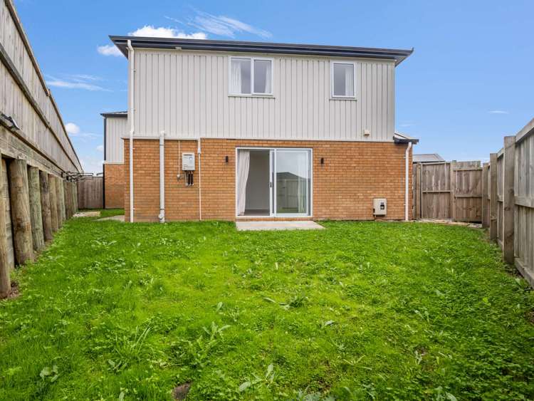 2/8 Mila Paige Close Glenview_34