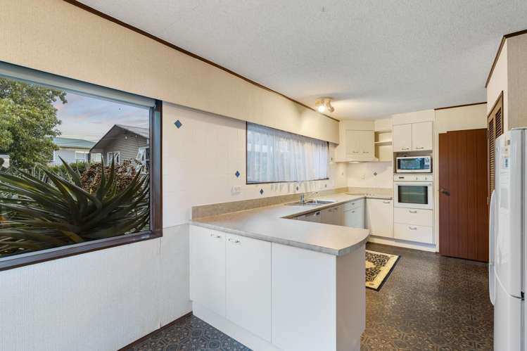 32 Triangle Road Massey_14