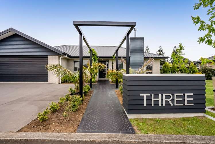 3 Condor Crescent Bell Block_45