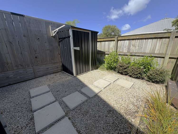 6/7 Bertram Grove Naenae_17