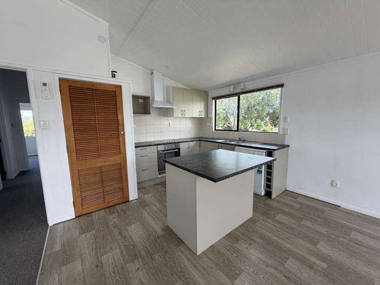 74 Catherine Crescent (Upstairs) Whitianga_1