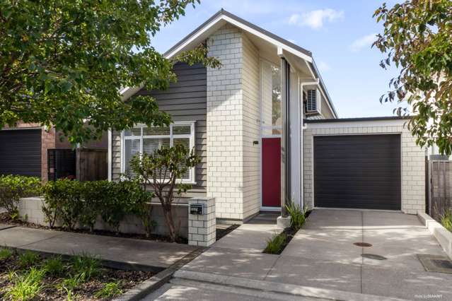 Single-Level. Freestanding. And Seriously Rare!