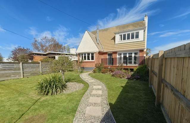 Character, Sunshine & Affordability in Fairfield!