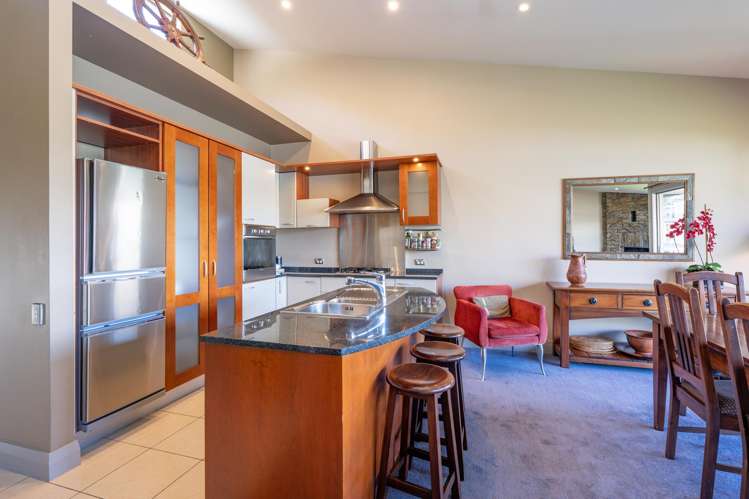 2/10 Lake Street Queenstown_11