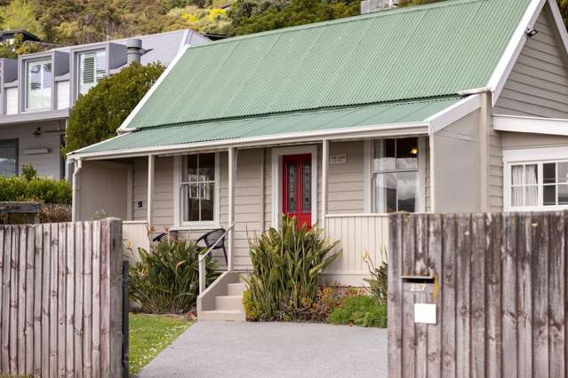 257 Beach Road Akaroa_1
