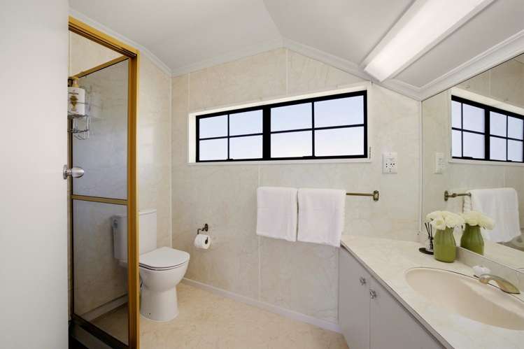 4 Larkhill Place Russley_23