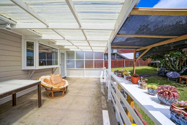 137 Tiroroa Avenue Te Atatu South_1