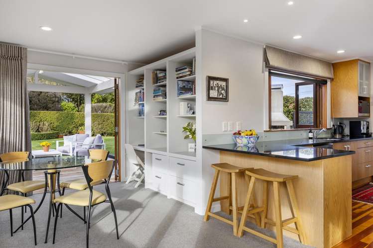 26 Kiwi Street Bird Area_8