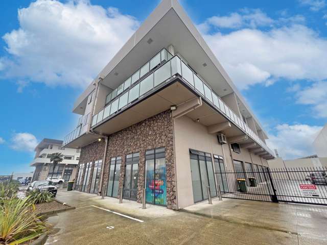 VERSATILE SHOWROOM AND OFFICE