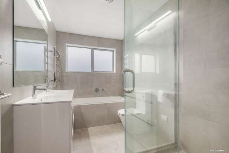 2 Airey Place Torbay_13