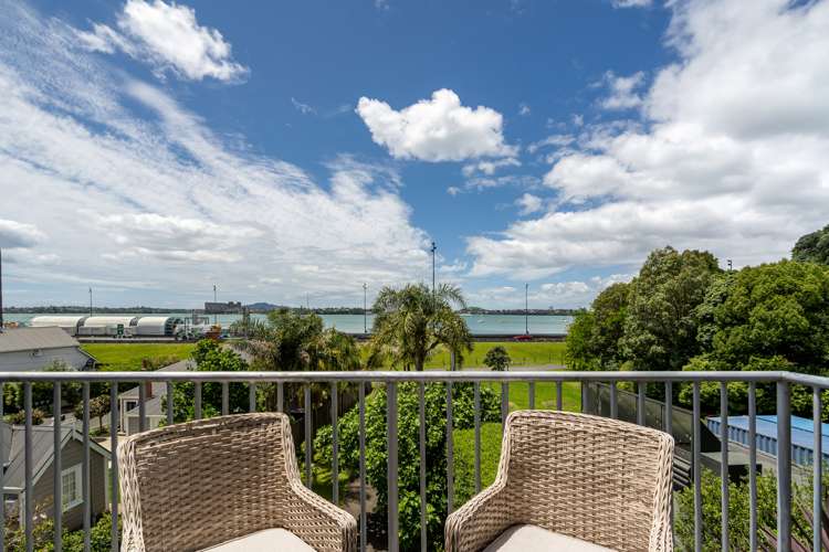 2/3 Beach Road Northcote Point_11