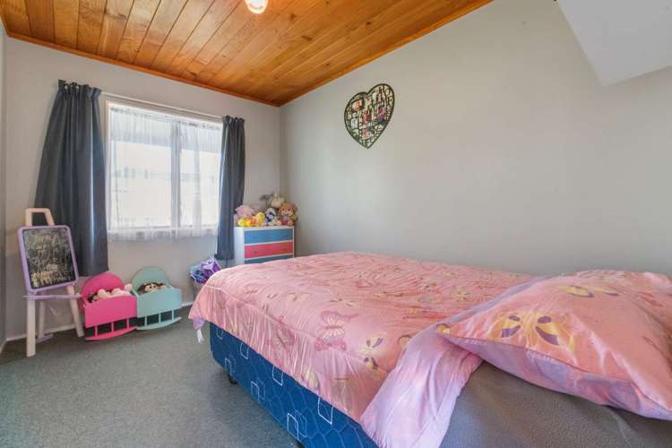 25 Goldie Street Pukehangi_14