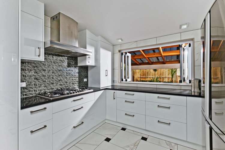 2/615 East Coast Road Browns Bay_6