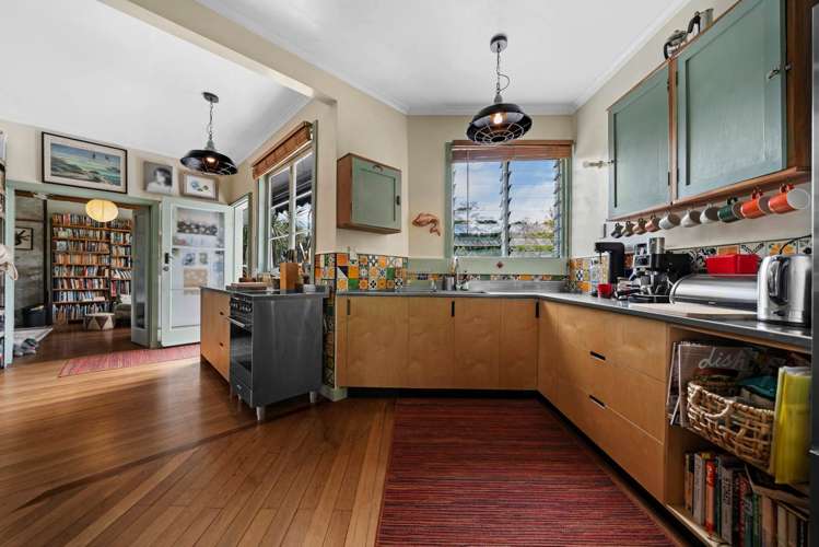 32 Derwent Crescent Titirangi_9