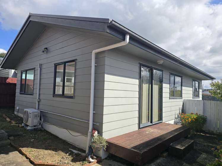 85A COBHAM CRESCENT_0