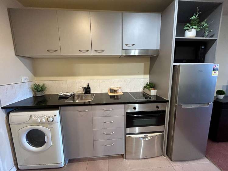 10J/76 Albert Street City Centre_1