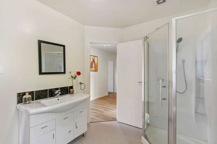 243a Glengarry Road Glen Eden_13