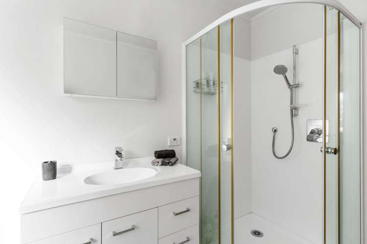 1/30 Vodanovich Road Te Atatu South_12