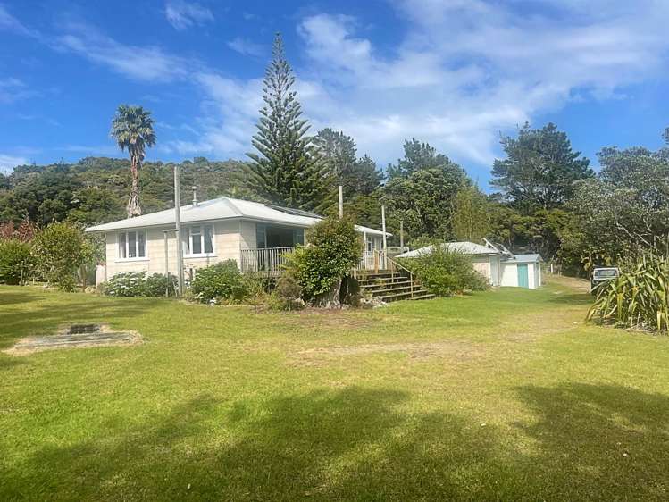 Navy House Gray Road Great Barrier Island_23