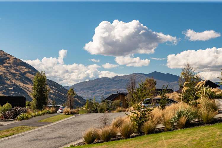 14 Falconer Rise Jacks Point_9