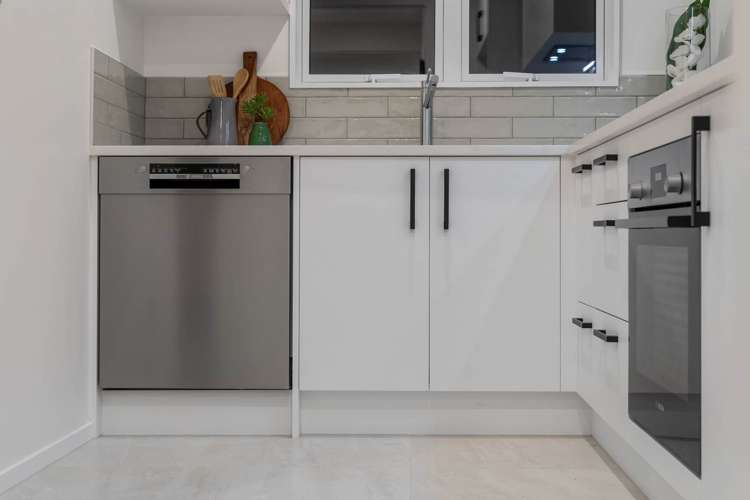 2/7 Louise Place Browns Bay_9