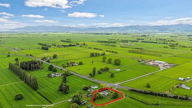 A slice of rural lifestyle close to town