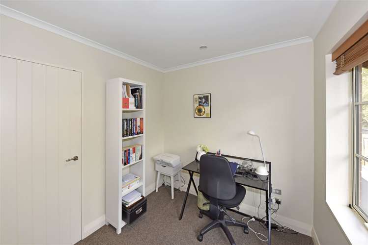 9 Strathmore Gardens Burwood_16