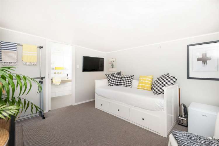 16 Russell Street Stanley Point_18