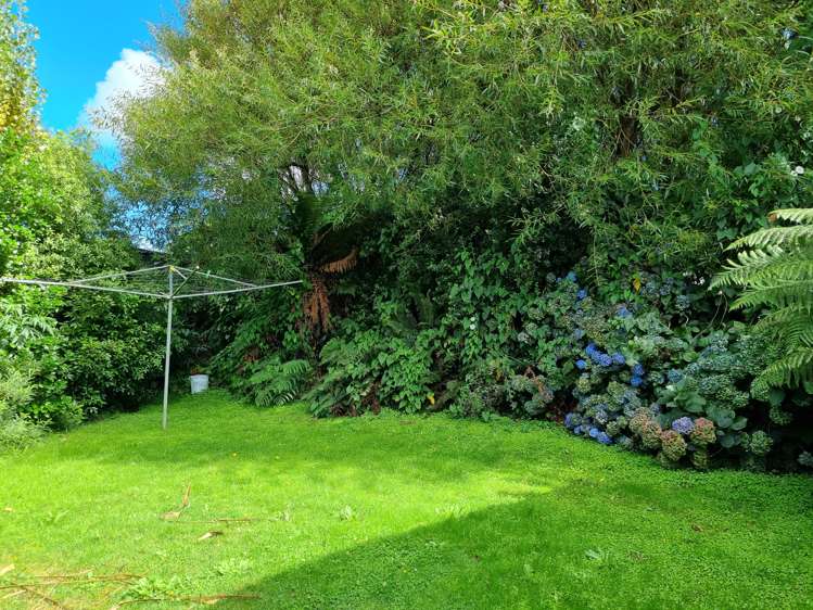 3 Violet Street Riverton_17