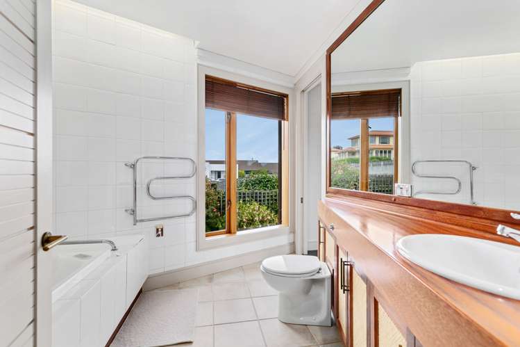 1/156 Lake Terrace Hilltop_22