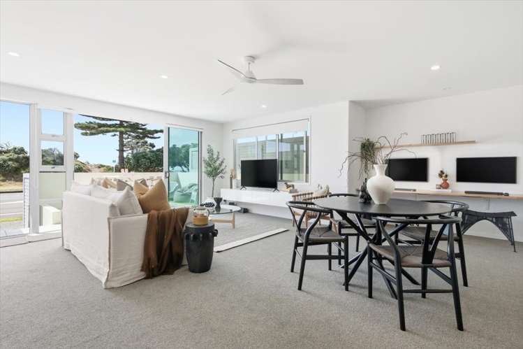 2/135 Marine Parade Mount Maunganui_6