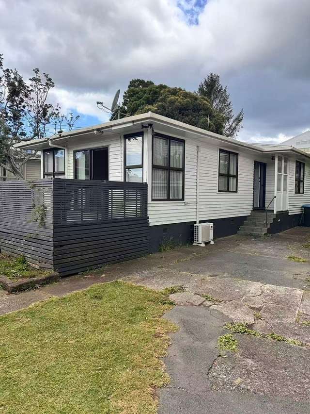3 Bed Room Home in Mt Wellington BIG Outdoor