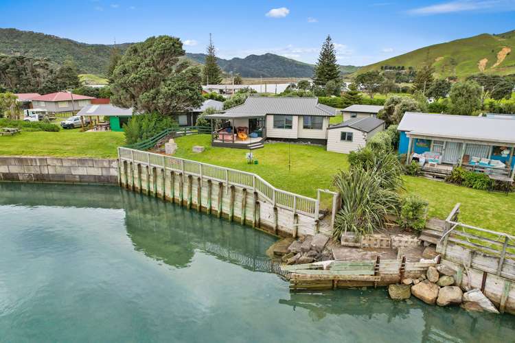 4 Rauparaha Street Marokopa_11