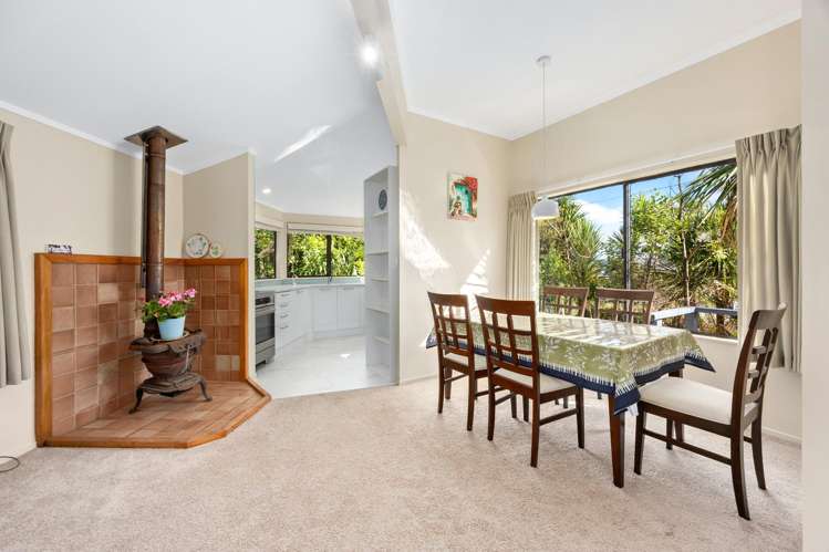 2/953 Beach Road Torbay_6