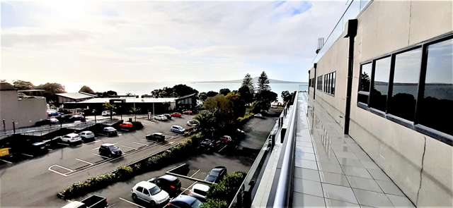 A/51 Hurstmere Road Takapuna_4