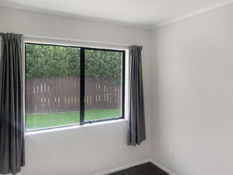 2/1002 Southland Road 10495_6