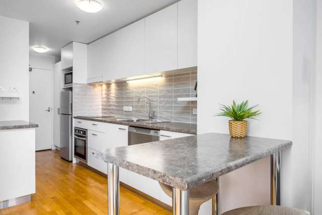 9x/18 Scotia Place Auckland Central_1