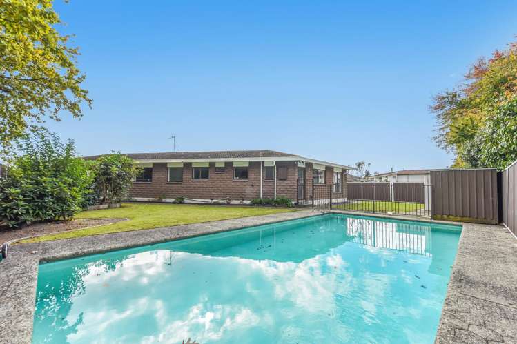 27 Browning Crescent Stoke_2