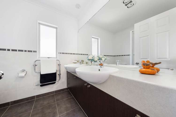 1 Pertosa Drive Flat Bush_16